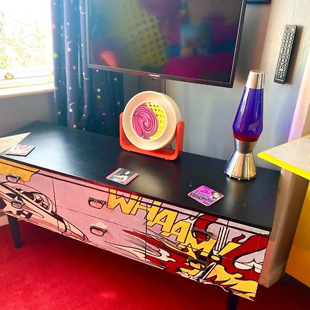 Pop Art Pad Heart Of Old Town With Parking! Apartment Hastings Luaran gambar
