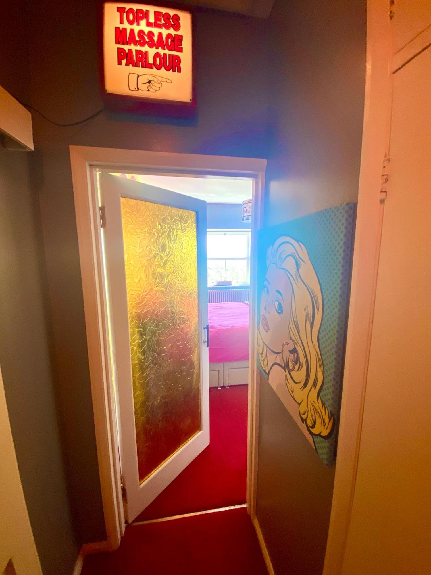 Pop Art Pad Heart Of Old Town With Parking! Apartment Hastings Luaran gambar