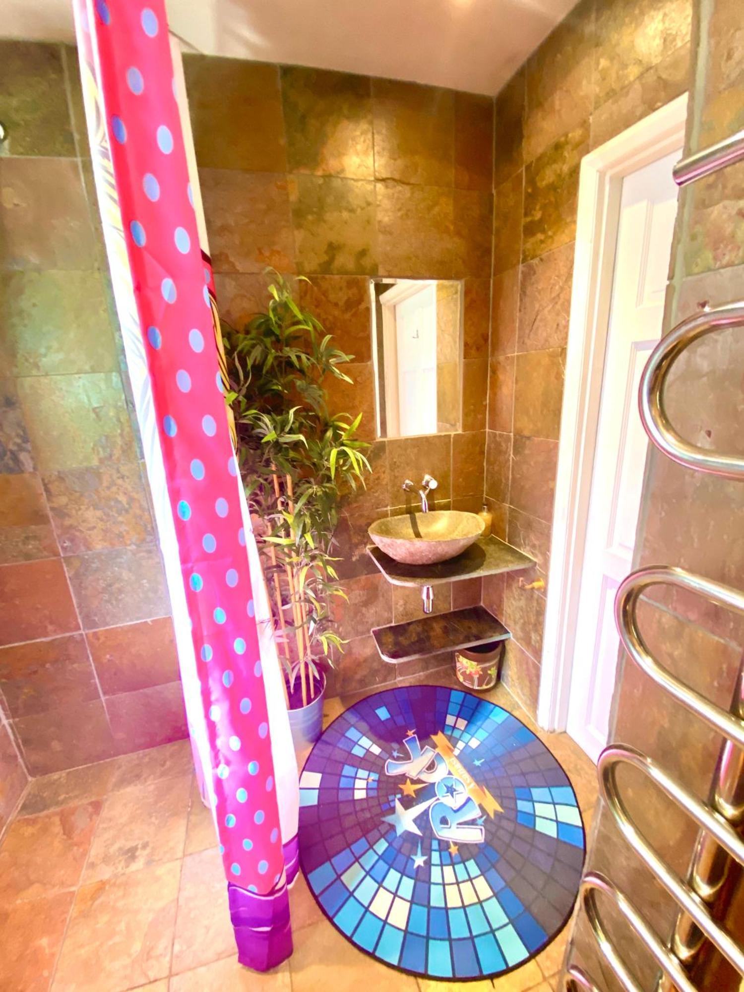Pop Art Pad Heart Of Old Town With Parking! Apartment Hastings Luaran gambar